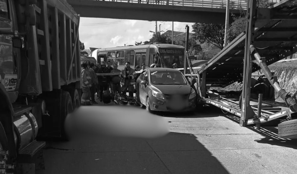 Motociclista murió en grave accidente con tractocamión en la Avenida Boyacá Este viernes 11 de octubre, Bogotá vivió una mañana trágica con dos fatales accidentes de tránsito en la Avenida Boyacá, que dejaron como saldo la muerte de un motociclista y un ciclista, en hechos que se registraron en diferentes puntos de esta vía principal.