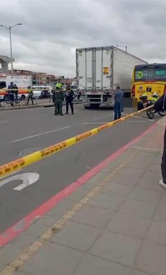 Motociclista murió en trágico accidente en la Avenida Guayacanes Un motociclista perdió la vida en un accidente de tránsito en la Avenida Guayacanes.