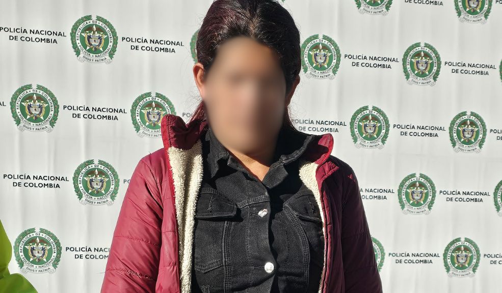 Mujer de 45 años colaboró con sicarios para asesinar a una joven en Bosa: así la capturaron Una mujer, junto a 2 sicarios que se movilizaban en moto, perpetró el asesinato de una joven de 26 años en Bosa. Todo se habría dado por una disputa familiar.