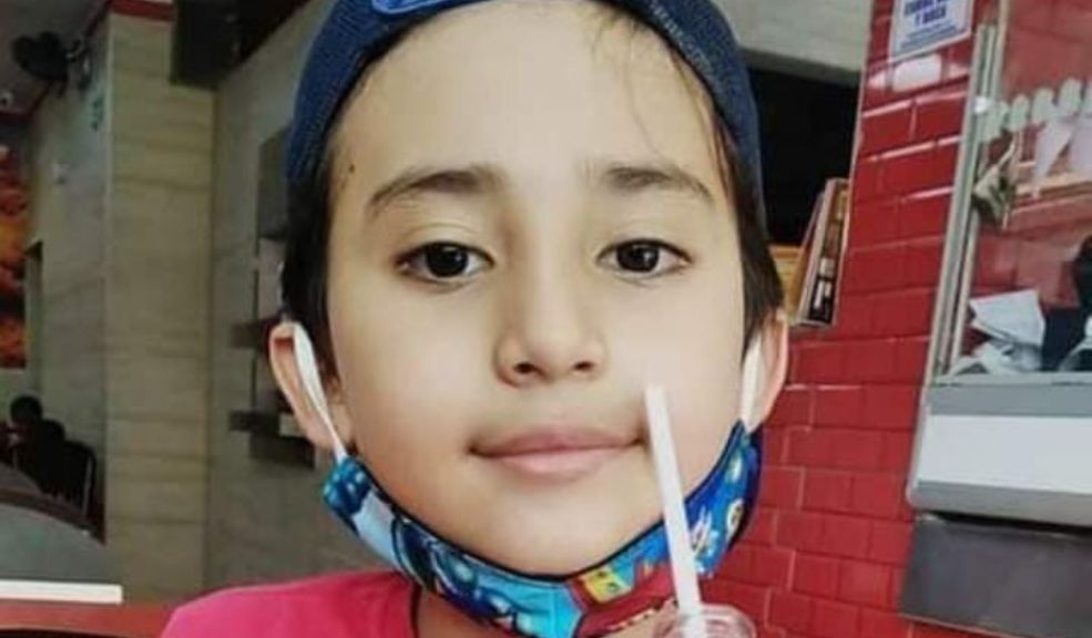 Niño de 11 años sufrió graves quemaduras en su cara durante procedimiento médico en Bogotá Karen Arévalo está viviendo una pesadilla luego que su hijo de 11 años resultara con quemaduras en su rostro, en medio de un procedimiento, en la Fundación Hospital Pediátrico la Misericordia (Homi).