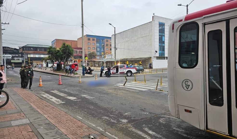 Nuevos detalles sobre muerte de ciclista en accidente de tránsito en Soacha "El muchacho estaba bien vestido, parecía que iba a trabajar. Nos dio mucha tristeza verlo": así relataron algunos testigos el estado en el que se encontraba el joven ciclista luego de ser arrollado por un bus.