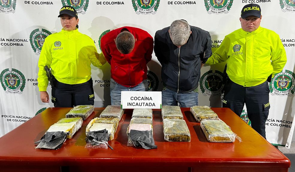 Policía incauta 10 kilos de cocaína y captura a 2 sujetos en Los Mártires Las autoridades incautaron 10 kilos de cocaína en un establecimiento comercial de San Andresito San José y capturaron en flagrancia a 2 sujetos por tráfico de drogas.