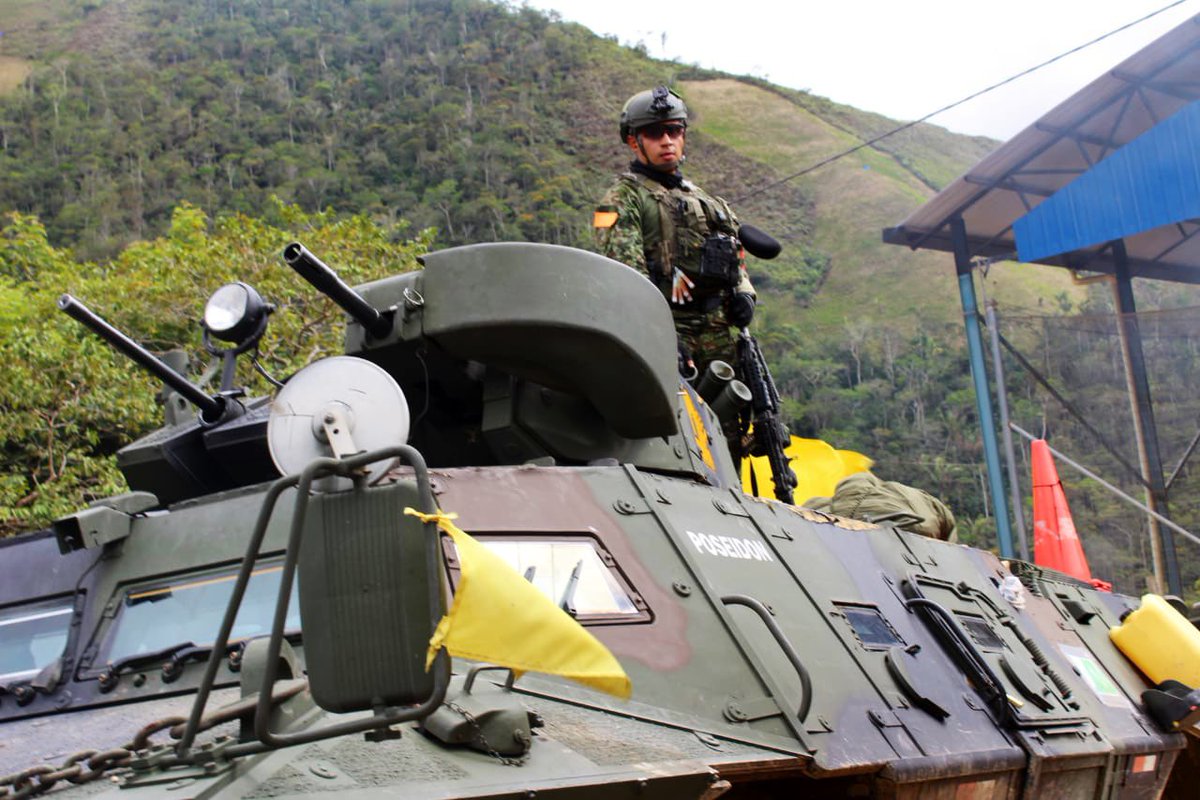 Policía resultó herido en medio de combates en Corinto, Cauca Disidentes de las Farc atacaron a uniformados en medio de la plaza principal del municipio de Corinto. Los ciudadanos tuvieron que buscar refugio.