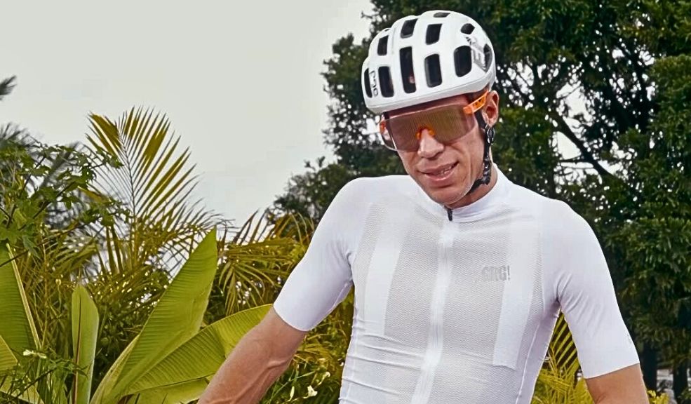 Rigoberto Urán espera incursionar en el fútbol profesional Rigoberto Urán ha decidido poner fin a su carrera profesional en el ciclismo. Tras varios años en la élite del deporte, Urán confirmó su retiro en febrero de 2024, poniendo fin a una trayectoria que lo vio subirse al podio en las competiciones más prestigiosas del mundo, como el Giro de Italia y el Tour de Francia.