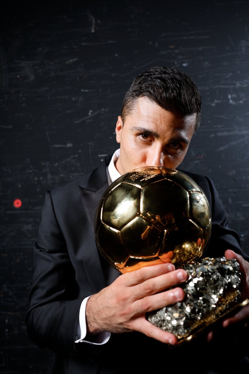 Rodrigo Hernández ganó el balón de oro El mediocampista español 'Rodri' del Manchester City se impuso a Vinícius Jr. en una gala marcada por la ausencia del club blanco.