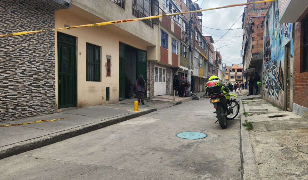 ÚLTIMA HORA: Se registra nuevo feminicidio en Bosa La localidad de Bosa volvió a ser escenario de un trágico hecho de violencia de género. Este jueves, alrededor de las 11 de la mañana, una mujer fue asesinada en el barrio Villa Anny cuando ingresaba a una vivienda.