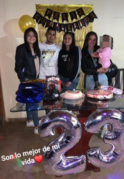 Familia pide respuestas en trágico accidente que cobró la vida de Erika La joven de 20 años perdió la vida luego de que pasara junto a una camioneta de la que, de manera inesperada, el conductor abrió la puerta y terminó golpeado a la joven, haciéndola caer al aslfato; segundos después fue arrollada por un bus que pasaba por la avenida, y perdió la vida de manera fulminante.