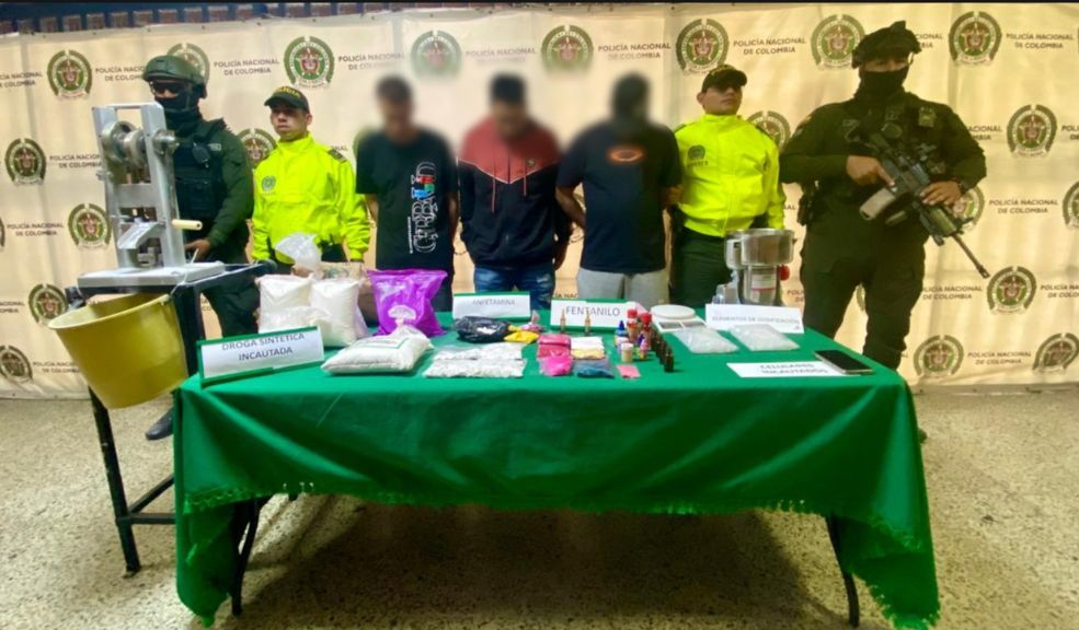 Desarticulan peligrosa red señalada de fabricar drogas sintéticas con fentanilo Un contundente golpe al narcotráfico se produjo en el Área Metropolitana del Valle de Aburrá con la desarticulación de la organización criminal conocida como 'Los Sintéticos'.