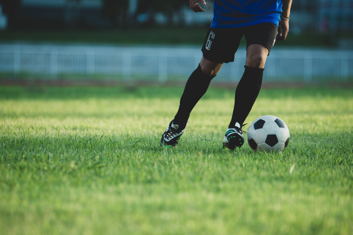 Futbolista colombiano murió en medio de un entrenamiento El jugador se desvaneció en el campo de juego mientras disputaba un balón aéreo.