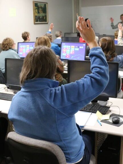 ¡Aproveche! Capacitación gratuita para mujeres en tecnología y liderazgo En octubre de 2024, se ha lanzado un programa innovador y gratuito llamado Women in Tech Latam, diseñado específicamente para empoderar a mujeres emprendedoras y empresarias de toda Latinoamérica.