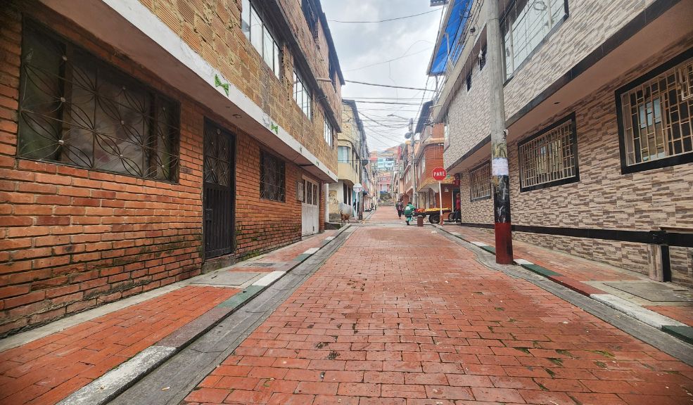 Así fue como asesinaron a un hombre al frente de su casa en Ciudad Bolívar El hombre estaba a punto de salir de su casa cuando fue abordado por un sicario que le disparó.