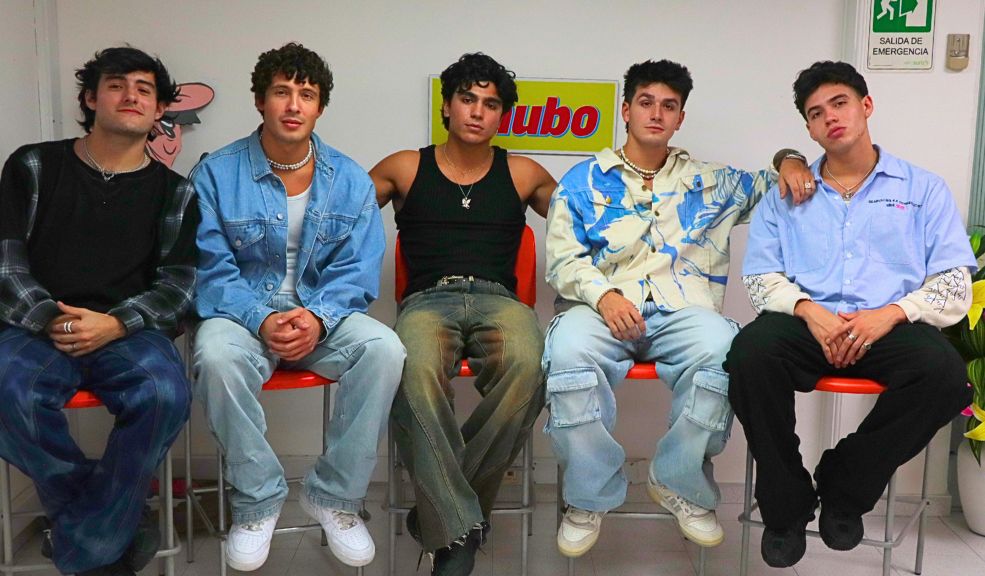 Así fue como la boy band DND hizo su EP debut 'La Primera Vez' DND es la nueva boy band que está bajo el manejo del reconocido Pharrell Williams. En entrevista con Q'HUBO los artistas contaron cómo conocieron al cantante.