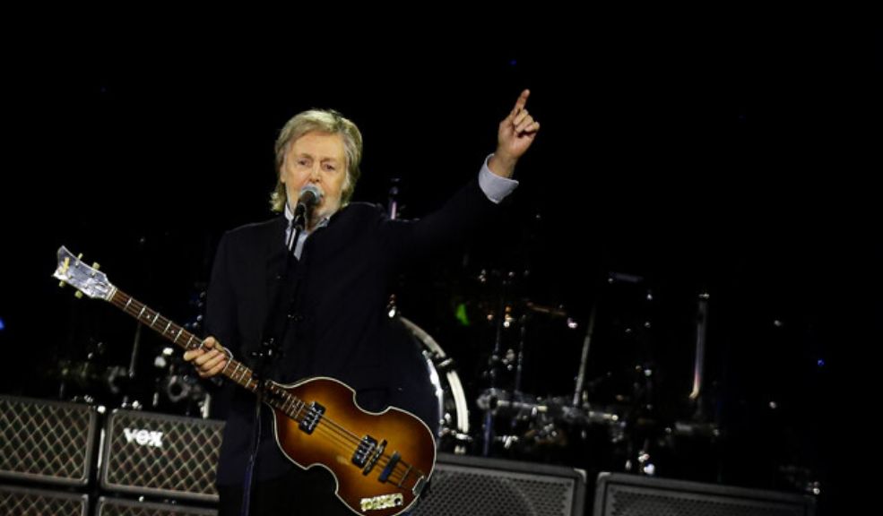 Así se vivió el concierto de Paul McCartney en Colombia La noche del viernes no fue una noche cualquiera en Bogotá. Era fácil encontrar por las calles, en los automóviles y el servicio de transporte, personas disfrazadas de todo tipo de personajes camino a distintas fiestas de Halloween, pero también una legión de 32 mil almas con un mismo destino: el estadio Nemesio Camacho El Campín.