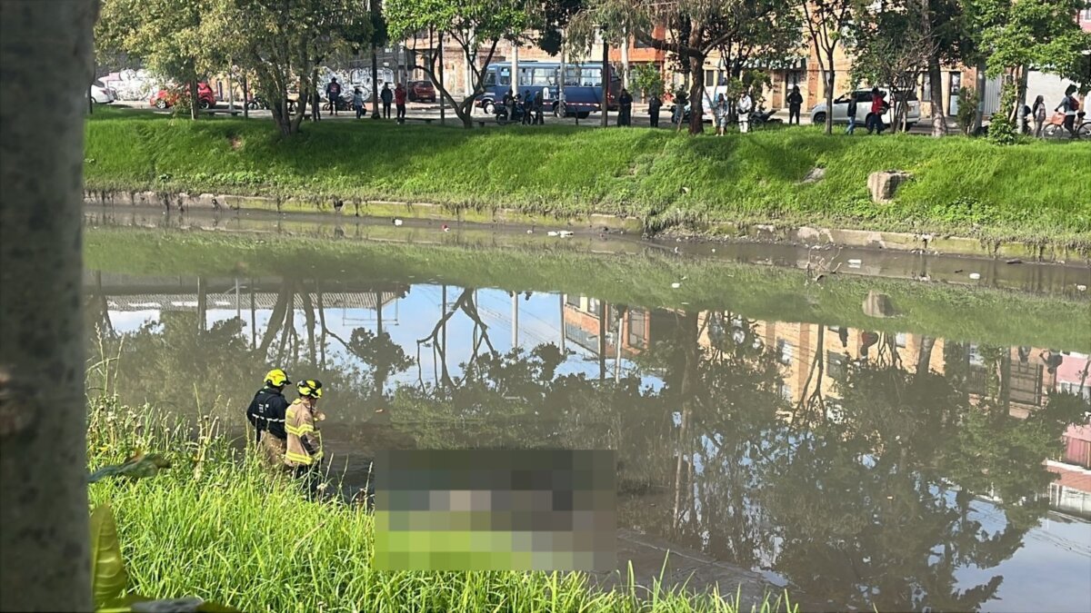 Encuentran cuerpo de un hombre en caño de Barrios Unidos Un escabroso hallazgo alertó, la mañana de este martes, a las personas que habitan y transitan cerca del caño Arzobispo, en Barrios Unidos, donde fue encontrado el cuerpo sin vida de un hombre.