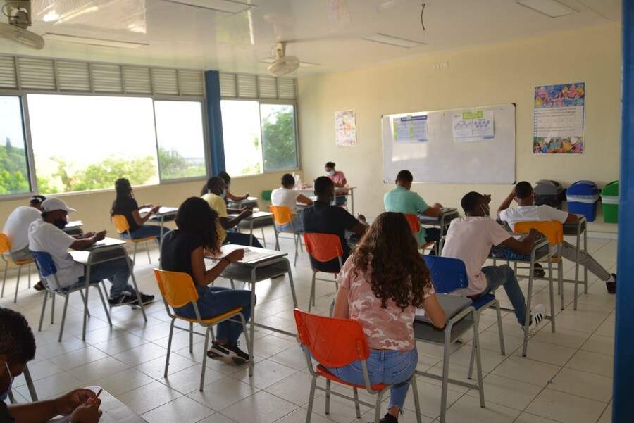 Estas son las becas a las que puede acceder con su puntaje ICFES Un buen puntaje Icfes es reconocido con distintas becas y ayudas económicas en las instituciones de Educación Superior en el país. Aquí le contamos a qué convenios puede acceder.