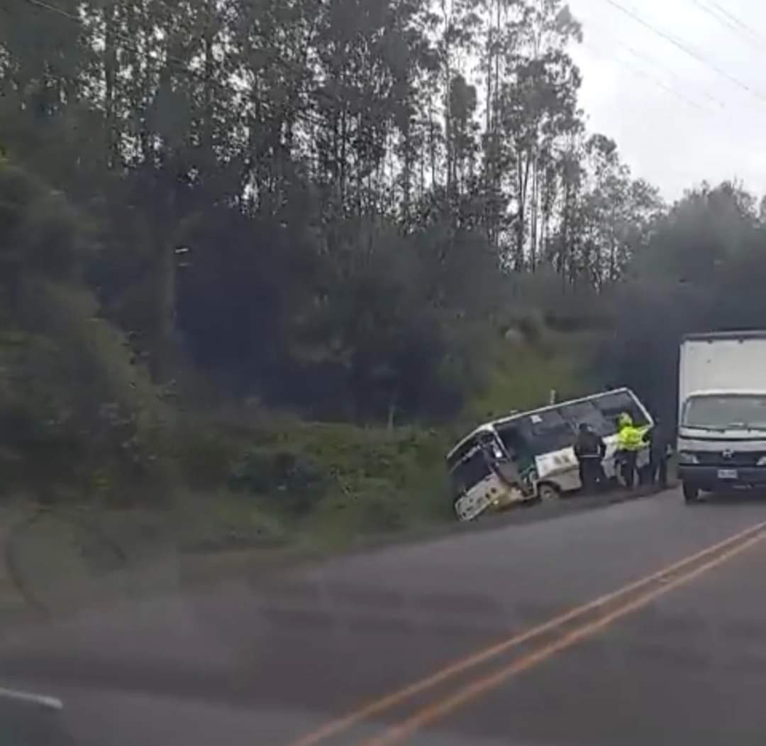 Pasajero acabó con la vida de un conductor de bus intermunicipal Sujeto asesinó a un conductor de bus intermunicipal cerca del municipio de Sutatausa (Cundinamarca). Esto es lo que se sabe del crimen.