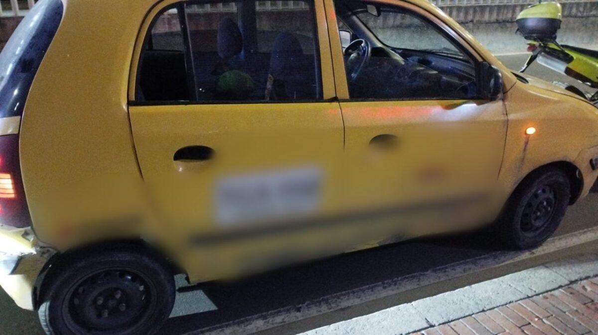 Policía capturó en flagrancia a 4 sujetos que robaban en un bus del Sitp en Antonio Nariño Los delincuentes, además de robar las pertenencias de sus víctimas, hirieron a dos personas que intentaron resistirse al hurto.