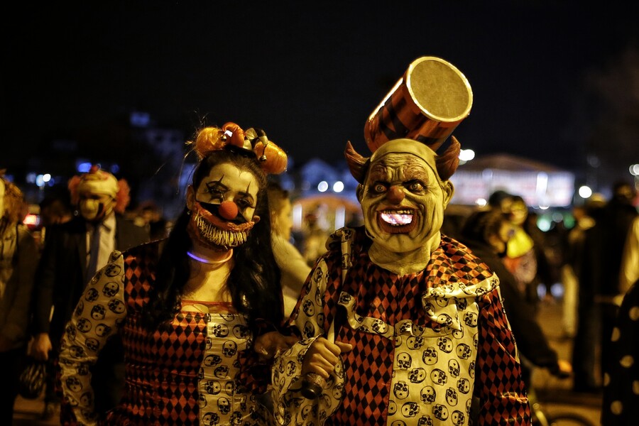 Se registraron 6 homicidios durante la noche de Halloween en Bogotá La Policía Metropolitana de Bogotá informó este viernes de seis homicidios en la capital durante la noche de Halloween, en hechos aislados, la mayoría por riñas.