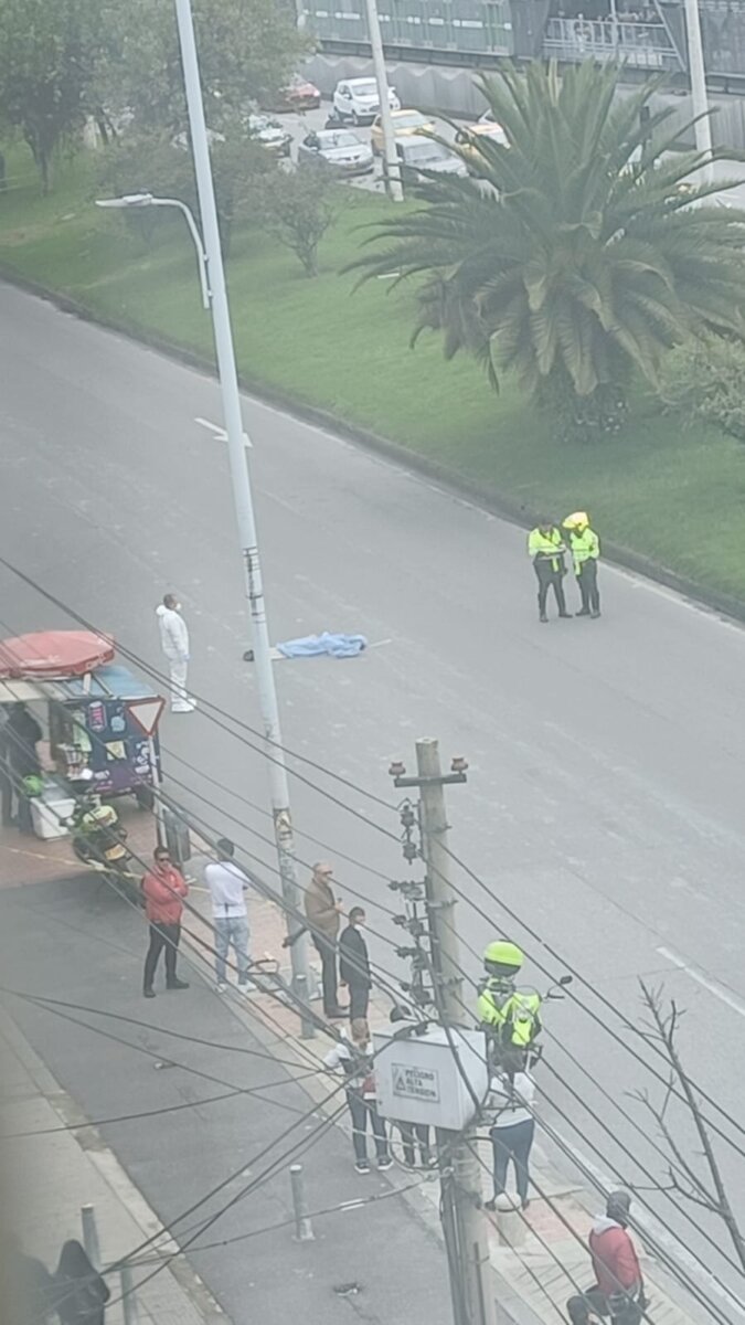 ÚLTIMA HORA: Peatón murió en accidente de tránsito con camión en la Autopista Norte Un peatón perdió la vida en la Autopista Norte con calle 95.