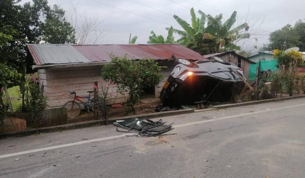 Pastor Alape, exguerrillero de las Farc, sufrió un aparatoso accidente: su vehículo terminó volcado Pastor Alape salió ileso de un impresionante accidente de tránsito en el que su vehículo se volcó en Antioquia.