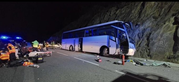 Se conocen las identidades de las 2 colombianas que murieron en accidente de bus en Francia El embajador de Colombia en Francia informó las identidades de las dos colombianas que fallecieron en el accidente de un bus en Francia el pasado domingo.